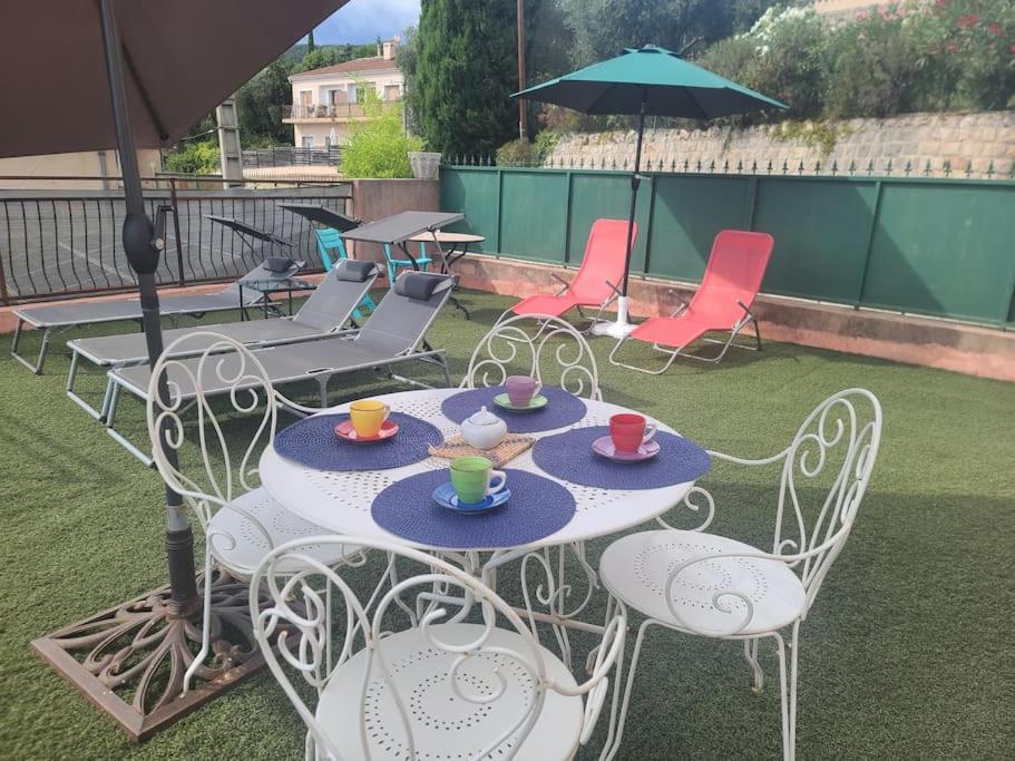 De 1 A 6 Avec Terrasse Solarium, Vue Panoramique Et Parking Gratuit Apartment Grasse Exterior photo